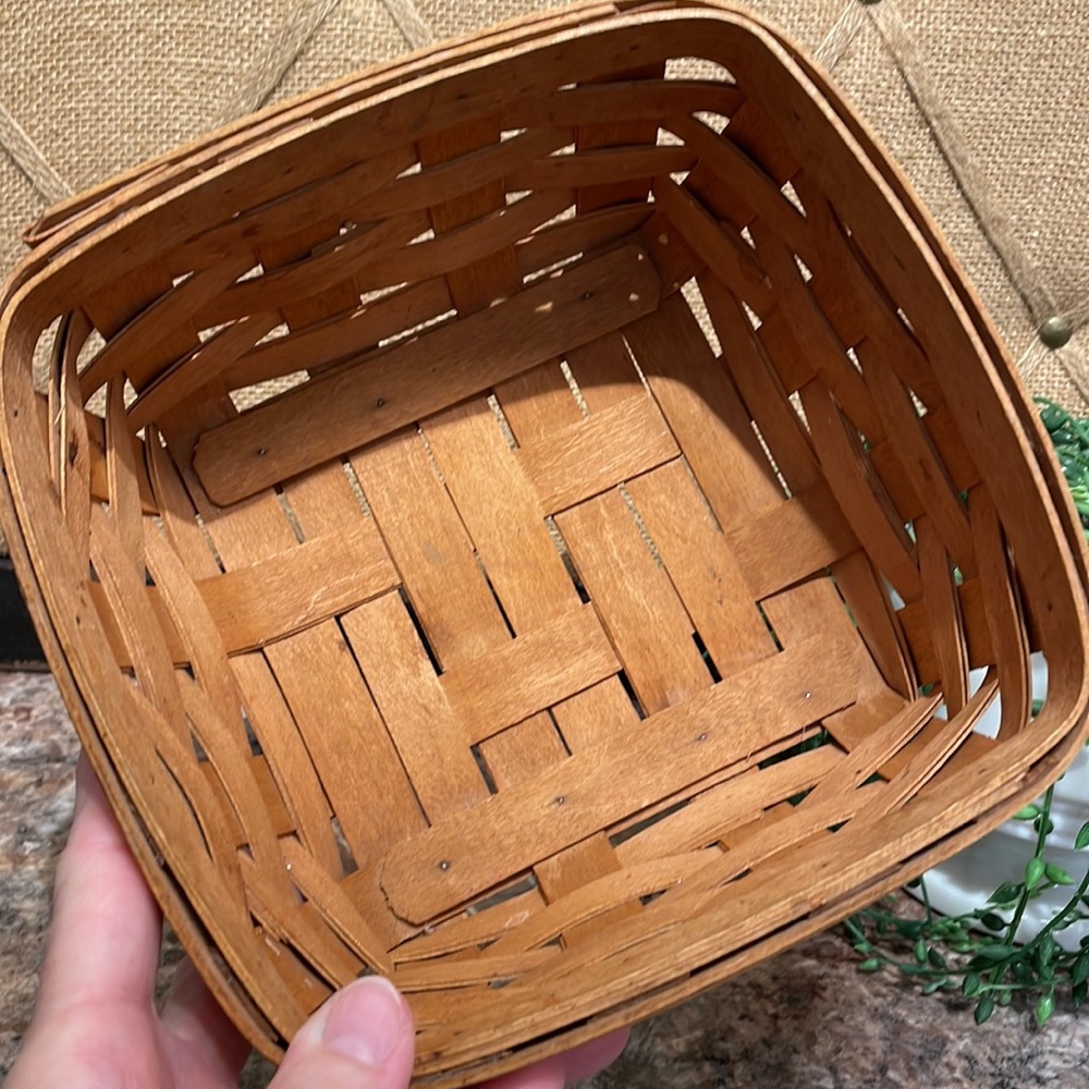 Vintage Longaberger basket - Picture 2 of 11